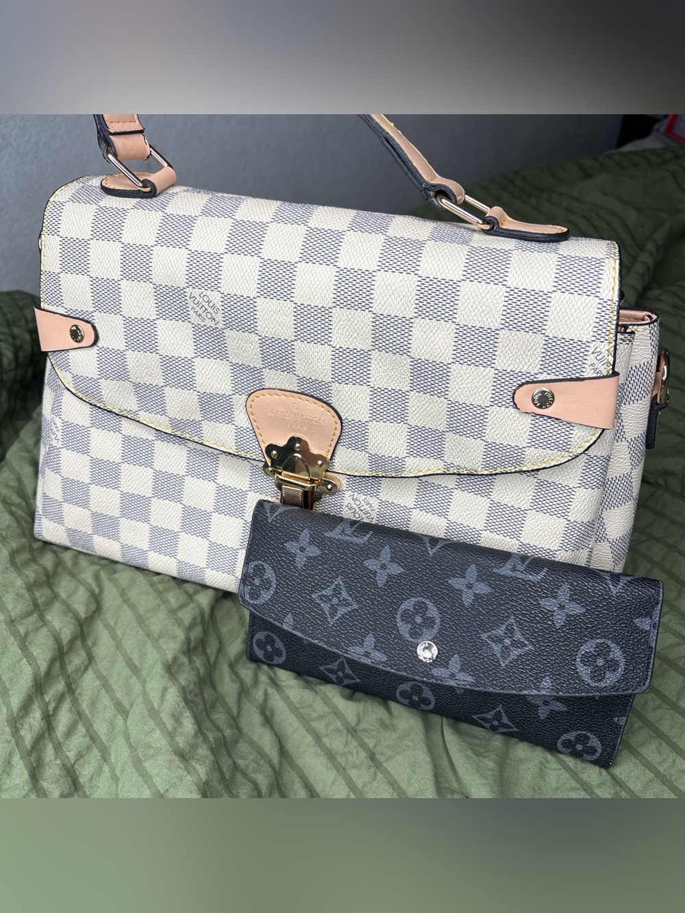 Bag with black wallet! Great condition 💗